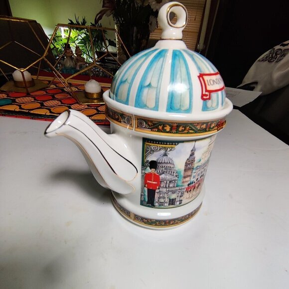 J. Sadler Porcelain Two Cup Teapot, Horseguards of the London Series Collection - Picture 4 of 11